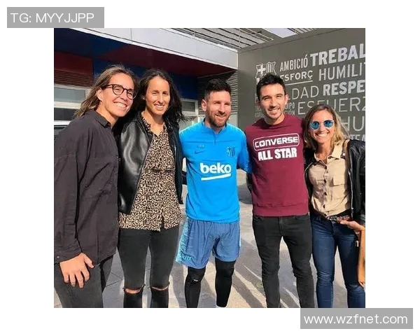 南美足球明星与女球迷亲密合影展现热情与魅力的瞬间